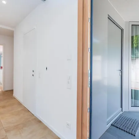 Easy Flat Vezia, Indipendent Entrance, Free Parking * Lugano