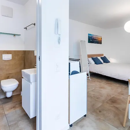 Easyflatvezia, Near Lugano, Free Secure Parking Apartment Lugano